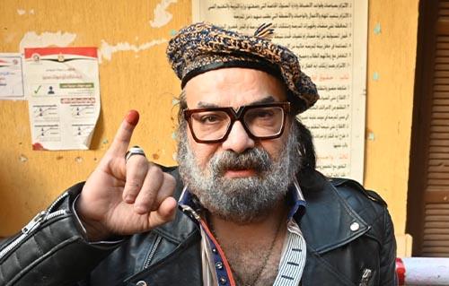 أبو الليف يدلي بصوته في الانتخابات الرئاسية في إحدى لجان عابدين