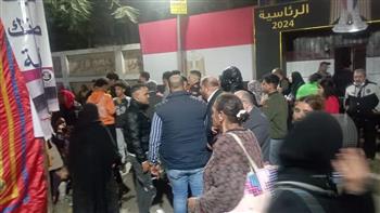  الانتخابات الرئاسية.. توافد المواطنين على اللجان المسائية للادلاء بأصواتهم بحي بولاق أبو العلا