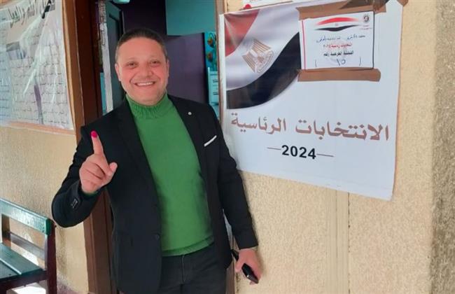 الإعلامي عبدالفتاح مصطفى يدلي بصوته في الانتخابات الرئاسية