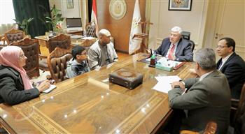   وزير التعليم العالي يلتقي بأسرة الطفل يحيى عبدالناصر "العبقري"