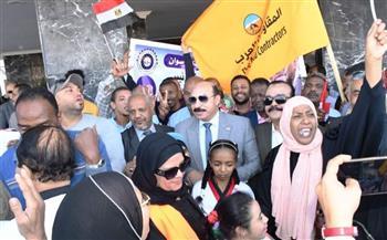 محافظ أسوان يقود مسيرة من 5000 مواطن للمشاركة في الانتخابات الرئاسية