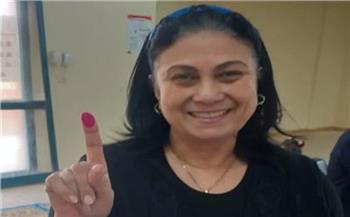  سلوى عثمان تدلي بصوتها في الانتخابات الرئاسية