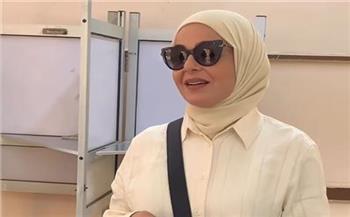   منى عبد الغني تدلي بصوتها فى الانتخابات الرئاسية