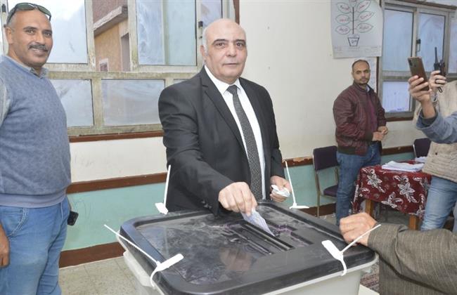 سكرتير عام البحيرة يدلي بصوته في الانتخابات الرئاسية بـ شبراخيت