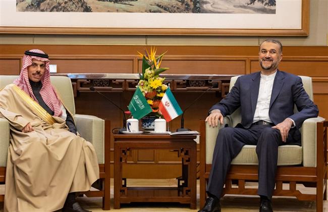 وزيرا خارجية السعودية وإيران يبحثان القضايا ذات الاهتمام المشترك