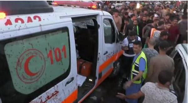 «الاحتلال الإسرائيلي» يستهدف سيارة إسعاف بها 11 مصابا في غزة