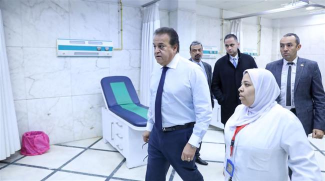 وزير الصحة يتفقد مستشفى مبرة المعادي