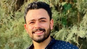 فارس قطرية: الشهرة بتقيدني.. وربنا منحني حب الناس.. فيديو