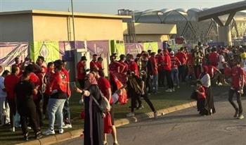 بدء توافد جماهير الأهلي على ملعب الجوهرة المشعة استعدادًا لمواجهة اتحاد جدة 