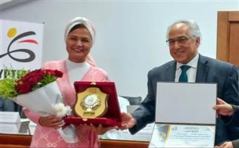 اللجنة البارالمبية تكرم الدكتورة هويدا مندي