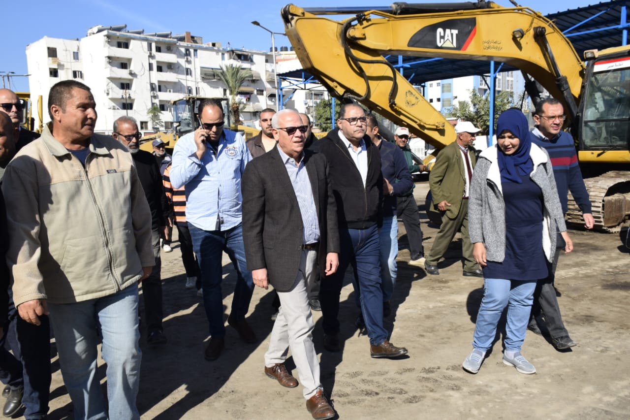 محافظ بورسعيد يؤكد أهمية استمرار أعمال صيانة المعدات ورفع كفاءتها
