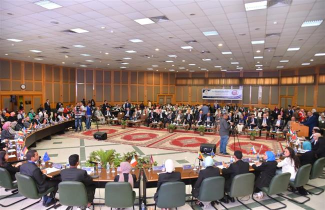 نموذج محاكاة الاتحاد الأوروبي في لقاء مفتوح بجامعة أسيوط مع رئيس وفد الاتحاد لدى مصر