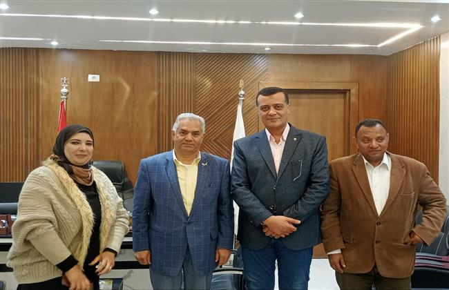 وزير الآثار الأسبق يشيد بتفعيل الأنشطة الطلابية بمدارس قنا