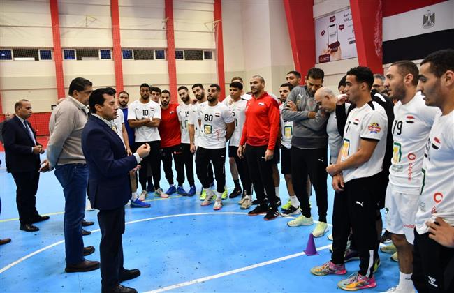 وزير الرياضة يحضر تدريب المنتخب المصري لكرة اليد استعدادا لبطولة كأس الأمم الإفريقية