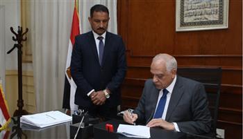 محافظ الجيزة يعتمد جداول امتحانات الفصل الدراسي الأول