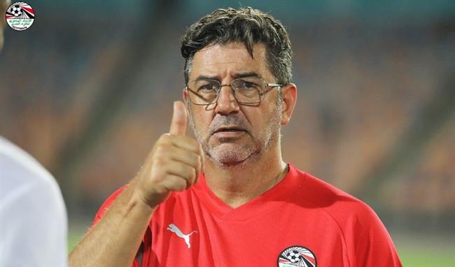 فيتوريا يحدد موعد انضمام المحترفين للمنتخب استعداداً لأمم إفريقيا