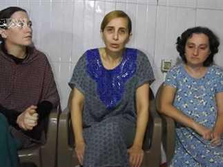 جيش الاحتلال يعثر على لافتات تحمل نداءات استغاثة بمخبأ الرهائن القتلى