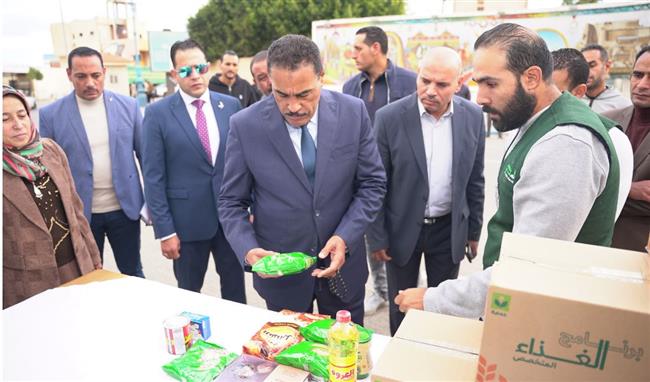 قافلة مواد غذائية لدعم الأسر الأكثر إحتياجا بمراكز برانى والنجيلة وسيوة 