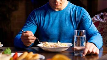   دراسة: خطورة تناول الأكل بعد الساعة 9 مساء