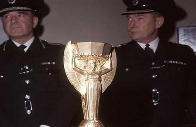 زي النهاردة 1983.. سرقة كأس العالم لكرة القدم «الخطة بدأت من خمارة»