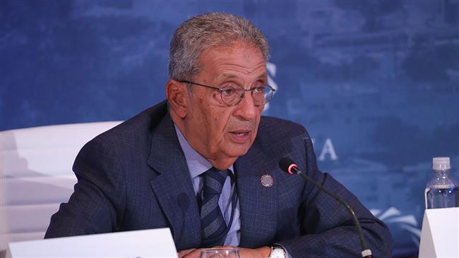 عمرو موسي يهنئ الرئيس السيسي: نتمنى لك التوفيق في قيادة المسيرة المصرية في السنوات القادمة