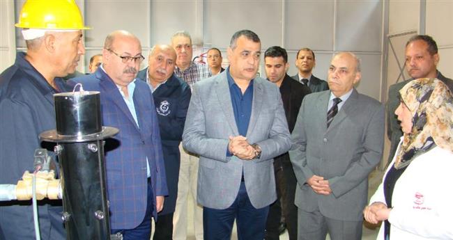 وزير الإنتاج الحربي يتفقد شركتي "حلوان للآلات والمعدات" و"حلوان لمحركات الديزل" 