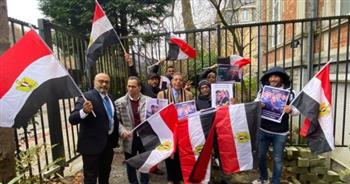   إقبال متميز للمصريين فى باريس للمشاركة باليوم الثاني من انتخابات الرئاسة