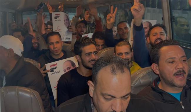 بالأعلام المصرية وشعارات النصر.. المصريون في لبنان يتوافدون للمشاركة في الاستحقاق الانتخابي