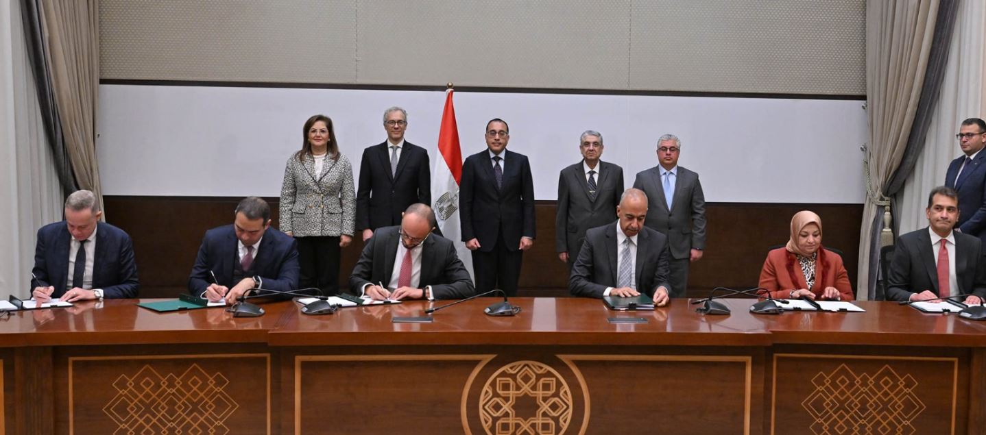 رئيس الوزراء يشهد توقيع اتفاقية لتطوير مشروع للهيدروجين الأخضر مع "أكوا باور" السعودية