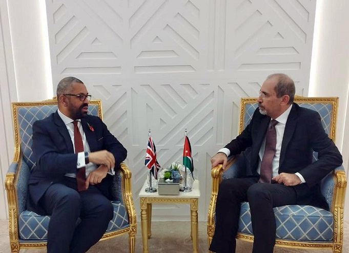 وزيرا خارجية الأردن وبريطانيا يبحثان جهود وقف إطلاق النار في غزة