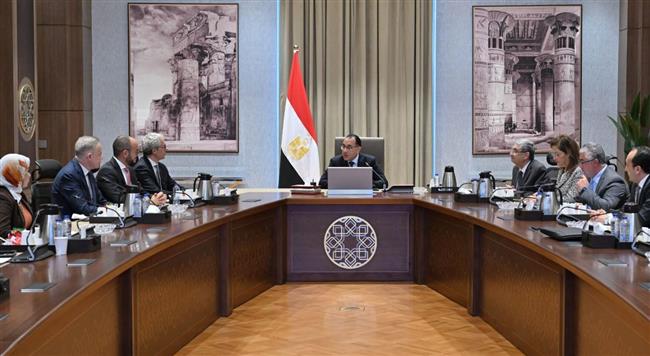 رئيس الوزراء يستعرض البرنامج الزمني لمشروع جديد للهيدروجين الأخضر