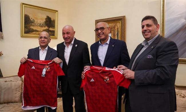كأس العالم للأندية.. بعثة النادي الأهلي تلبي دعوة القنصل المصري في جدة