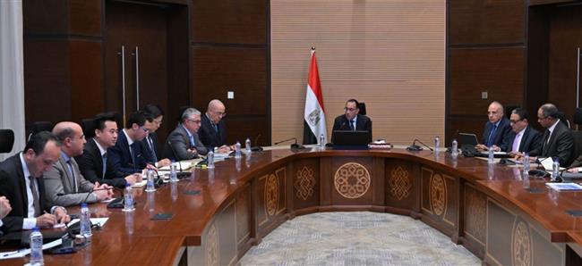 رئيس الوزراء يستعرض مقترحا مقدما من شركة صينية