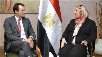 التضامن تستقبل وزير التجارة الخارجية الهولندي لبحث جهود مصر الإنسانية والهلال الأحمر في قطاع غزة