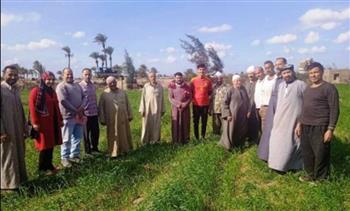   "زراعة الشرقية" تنفذ مدرسة حقلية لمزارعي قرية بني أيوب بأبو حماد