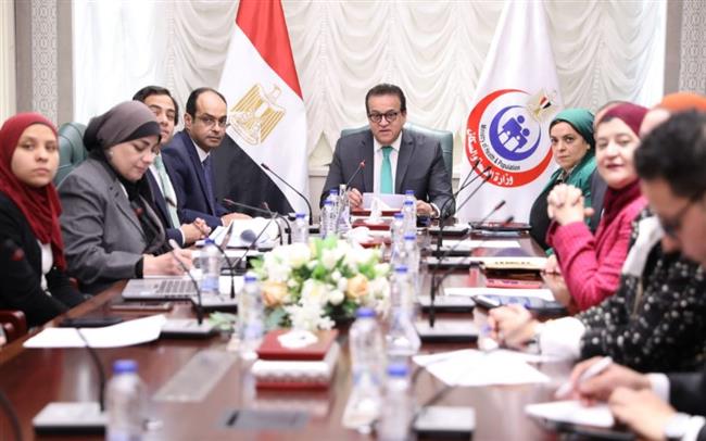 وزير الصحة يناقش الاستراتيجية القومية لعلاج سرطان الأطفال