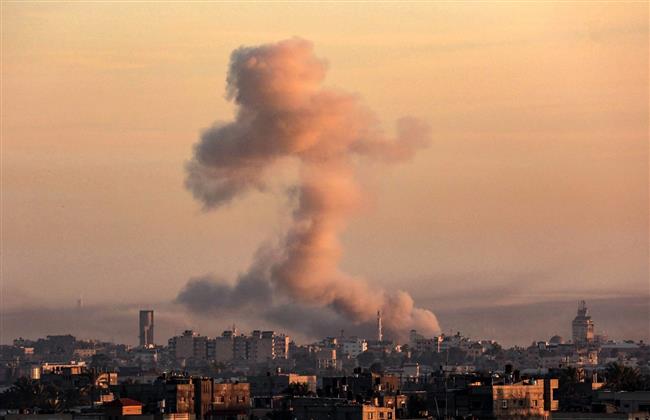 عشرات القتلى بقصف إسرائيلي على منازل في غزة