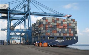   تداول 28 سفينة حاويات وبضائع عامة بـ ميناء دمياط