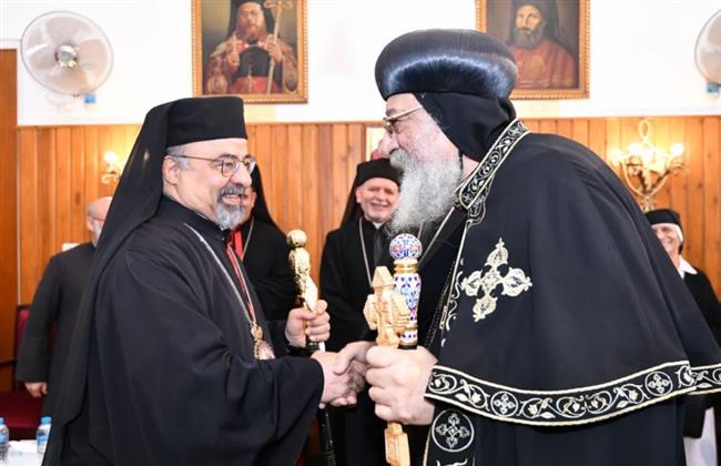 البابا تواضروس يهنئ بطريرك الأقباط الكاثوليك بعيد الميلاد