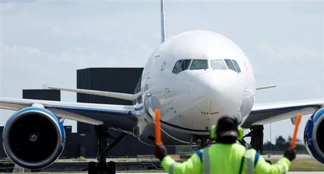 فرنسا تحتجز طائرة تقل 303 ركاب هنود على خلفية شبهة الاتجار بالبشر