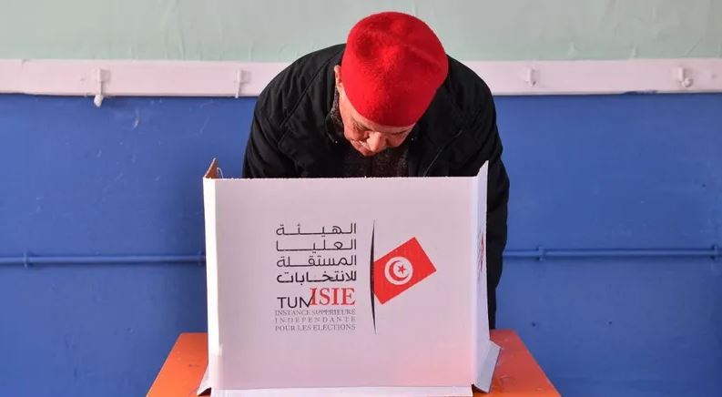 انتهاء عملية التصويت في أول انتخابات محلية بتونس