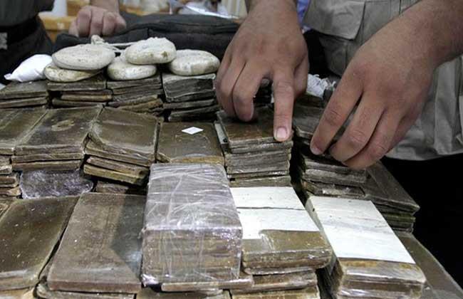 ضبط شخص بمطروح لقيامه بمحاولة غسل 125 مليون جنيه من حصيلة الاتجار بالمخدرات