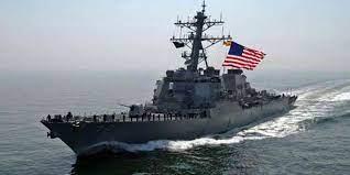   سفينة حربية أمريكية تسقط 4 طائرات استهدفتها بالبحر الأحمر