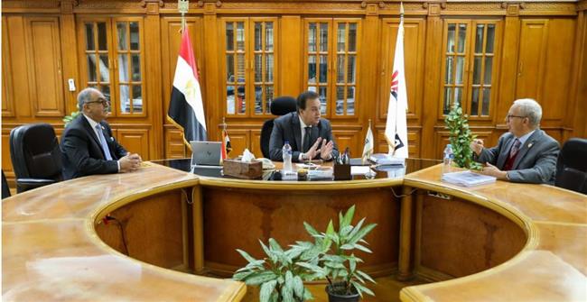 وزير الصحة: القيادة السياسية حريصة على توطين صناعة اللقاحات في مصر 