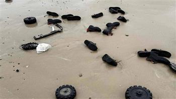   بعد جلاء "بيا" .. آلاف أزواج الأحذية والعجلات تجرفها الأمواج إلى شواطئ الدنمارك