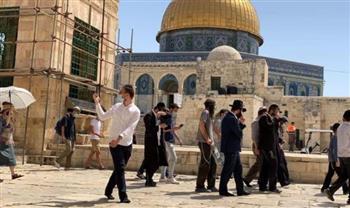 عشرات المستوطنين يقتحمون الأقصى بحماية شرطة الاحتلال الإسرائيلي