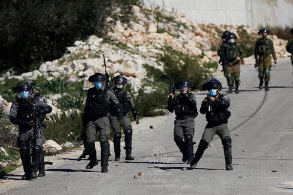 إصابة شابين فلسطينيين برصاص الاحتلال الإسرائيلي غرب رام الله