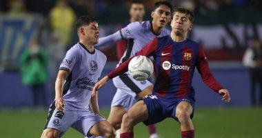 الدوري الإسباني.. برشلونة يوضح موقفه من استمرار ثنائي الفريق