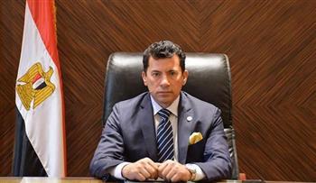 وزير الشباب والرياضة يقدم التعازي للكابتن حسام البدري في وفاة والدته