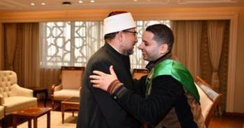 وزير الأوقاف يستقبل الفائز الأول في المسابقة العالمية للقرآن الكريم